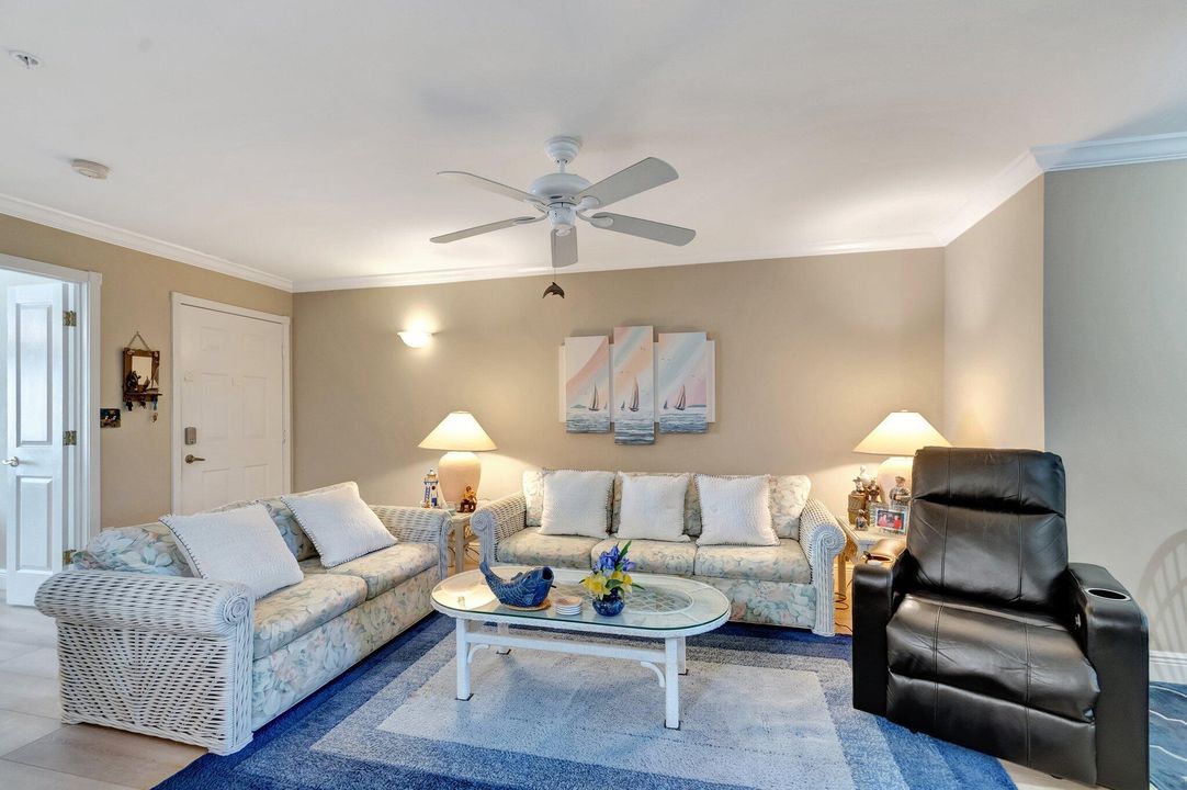 For Sale: $325,000 (3 beds, 2 baths, 1298 Square Feet)