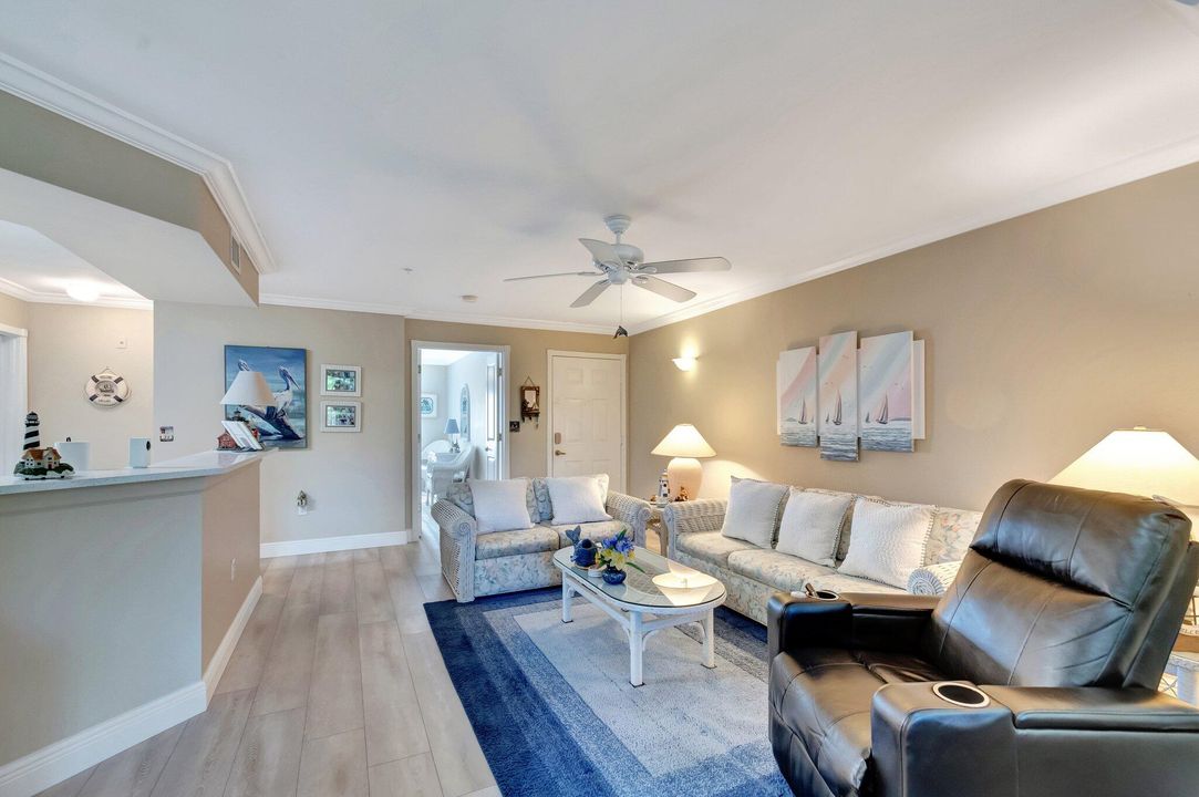 For Sale: $325,000 (3 beds, 2 baths, 1298 Square Feet)