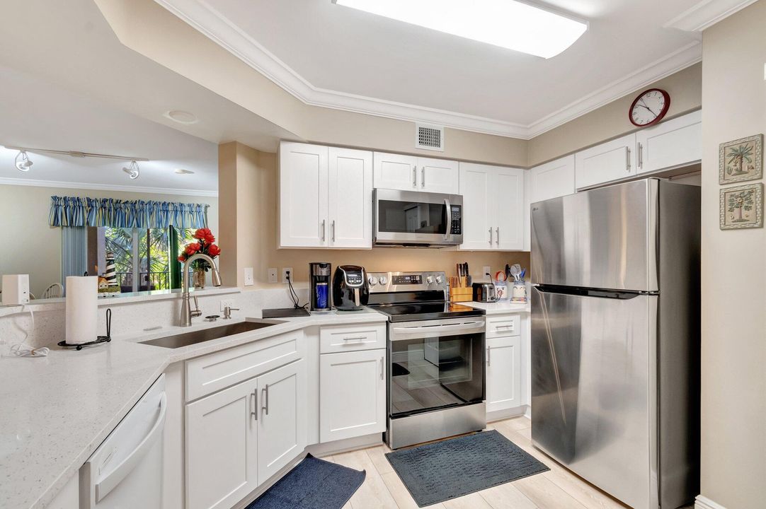 For Sale: $325,000 (3 beds, 2 baths, 1298 Square Feet)