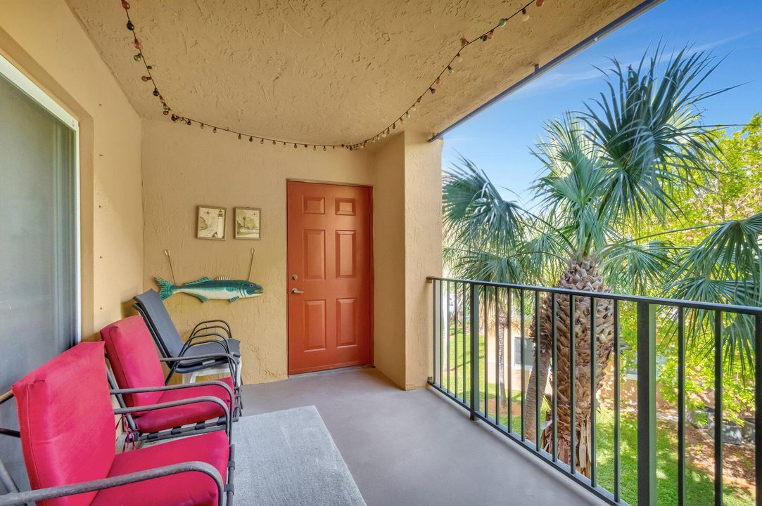 For Sale: $325,000 (3 beds, 2 baths, 1298 Square Feet)