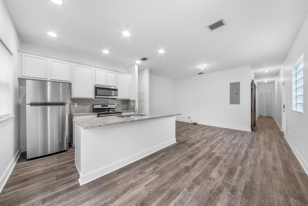 For Sale: $375,000 (3 beds, 2 baths, 1062 Square Feet)