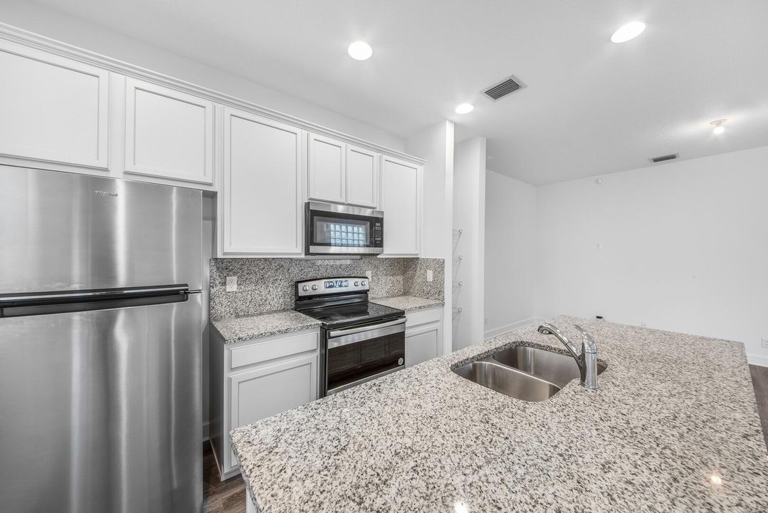 For Sale: $375,000 (3 beds, 2 baths, 1062 Square Feet)