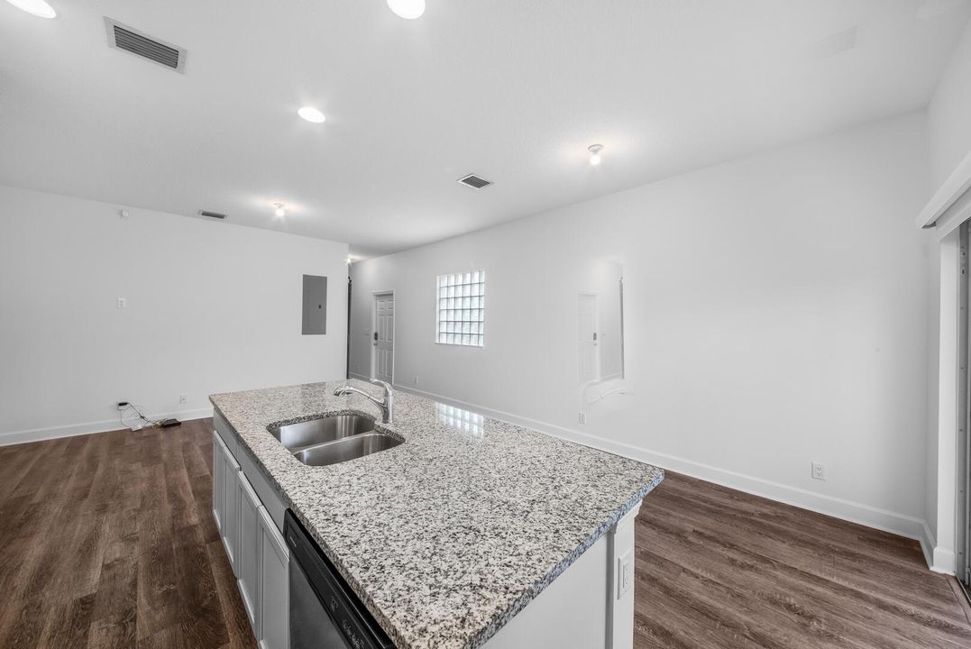 For Sale: $375,000 (3 beds, 2 baths, 1062 Square Feet)