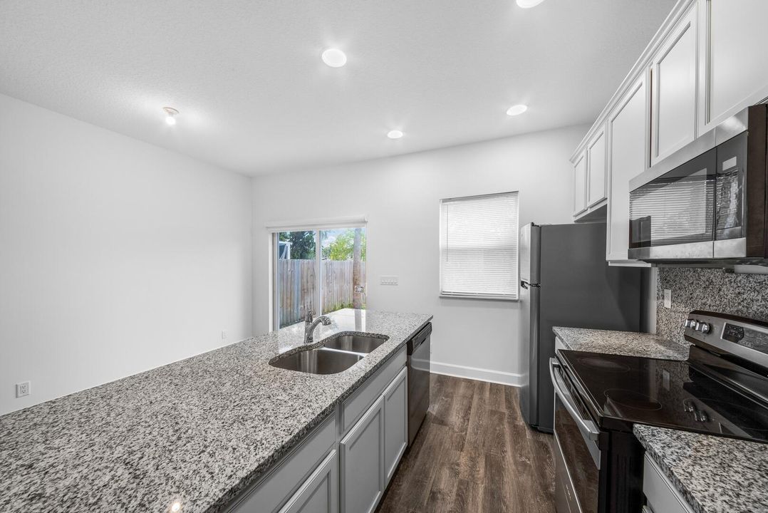 For Sale: $375,000 (3 beds, 2 baths, 1062 Square Feet)