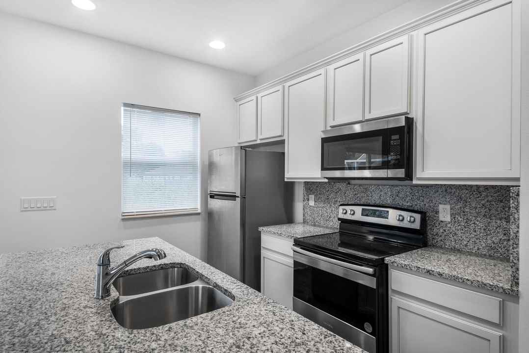 For Sale: $375,000 (3 beds, 2 baths, 1062 Square Feet)