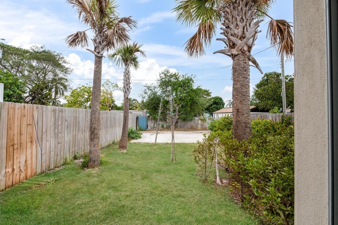 For Sale: $375,000 (3 beds, 2 baths, 1062 Square Feet)