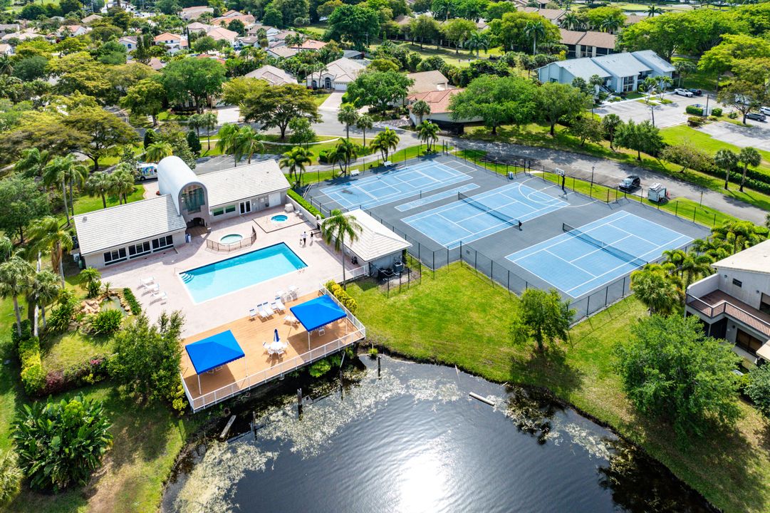 En Venta: $448,500 (3 camas, 2 baños, 1934 Pies cuadrados)