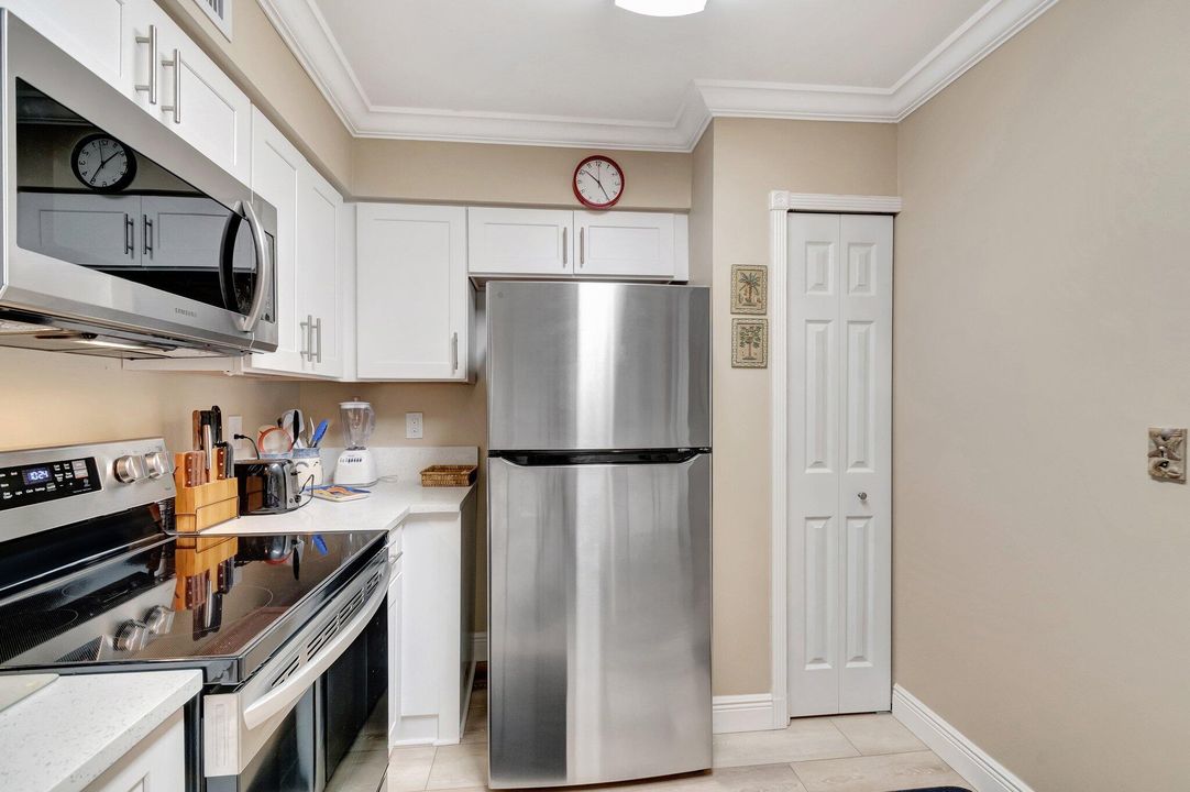 For Sale: $325,000 (3 beds, 2 baths, 1298 Square Feet)