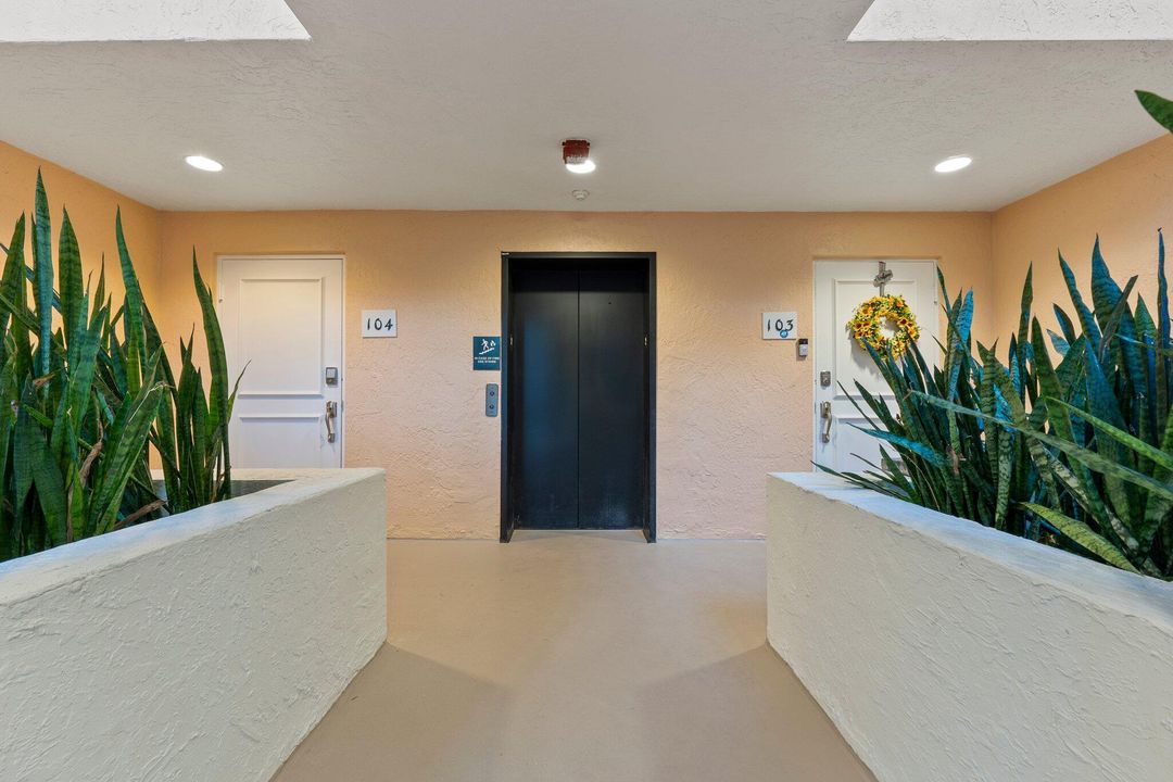 Под контрактом: $1,200,000 (3 спален, 3 ванн, 2317 Квадратных фут)