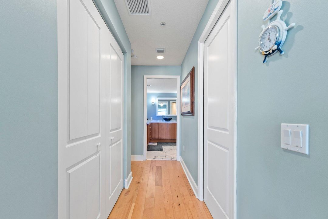 Под контрактом: $1,200,000 (3 спален, 3 ванн, 2317 Квадратных фут)