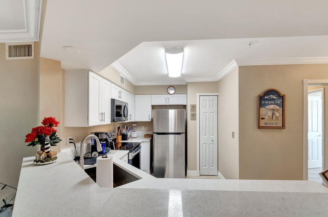 For Sale: $325,000 (3 beds, 2 baths, 1298 Square Feet)