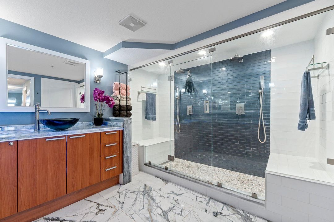 Под контрактом: $1,200,000 (3 спален, 3 ванн, 2317 Квадратных фут)