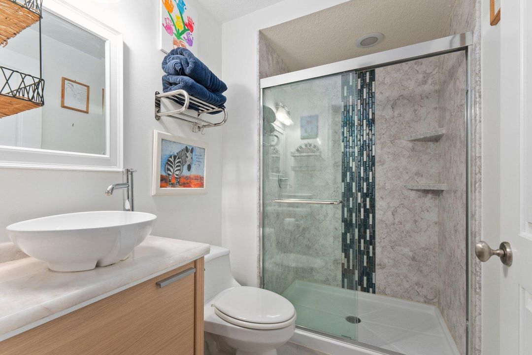 Под контрактом: $1,200,000 (3 спален, 3 ванн, 2317 Квадратных фут)