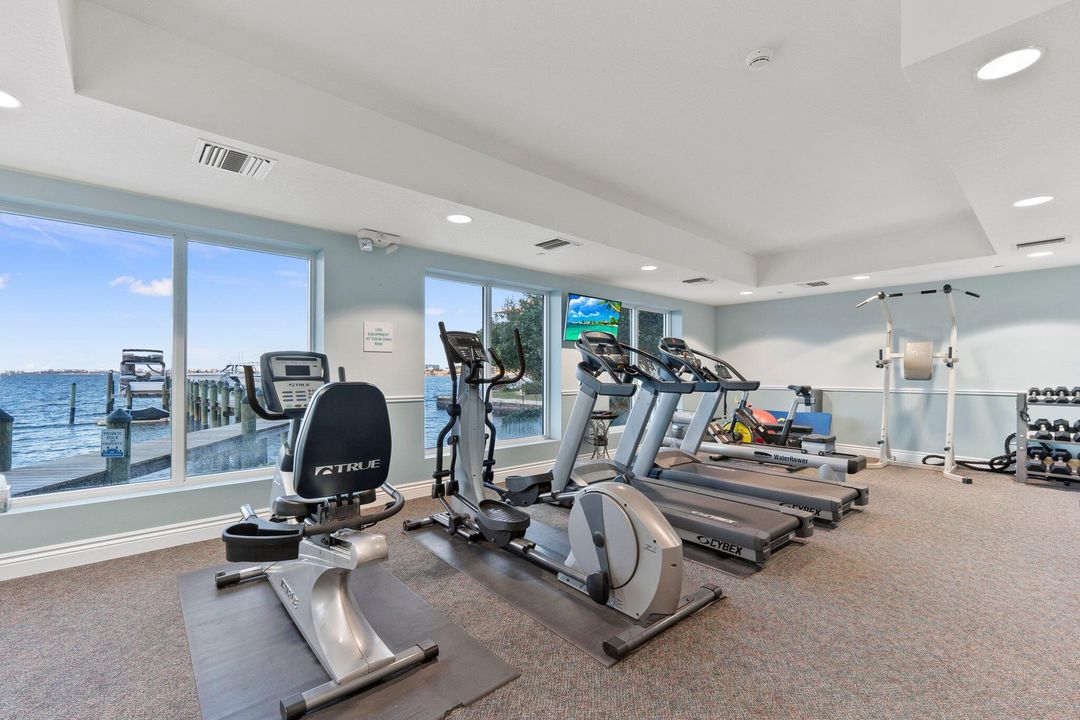 Под контрактом: $1,200,000 (3 спален, 3 ванн, 2317 Квадратных фут)