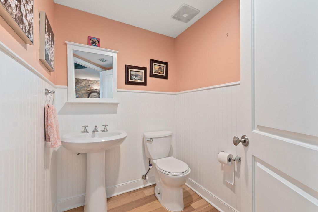 Под контрактом: $1,200,000 (3 спален, 3 ванн, 2317 Квадратных фут)