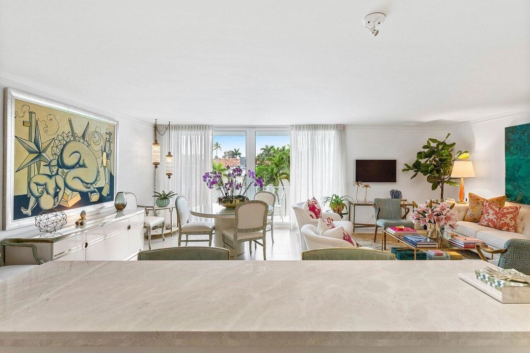 出租: $25,000 (2 贝兹, 2 浴室, 1183 平方英尺)