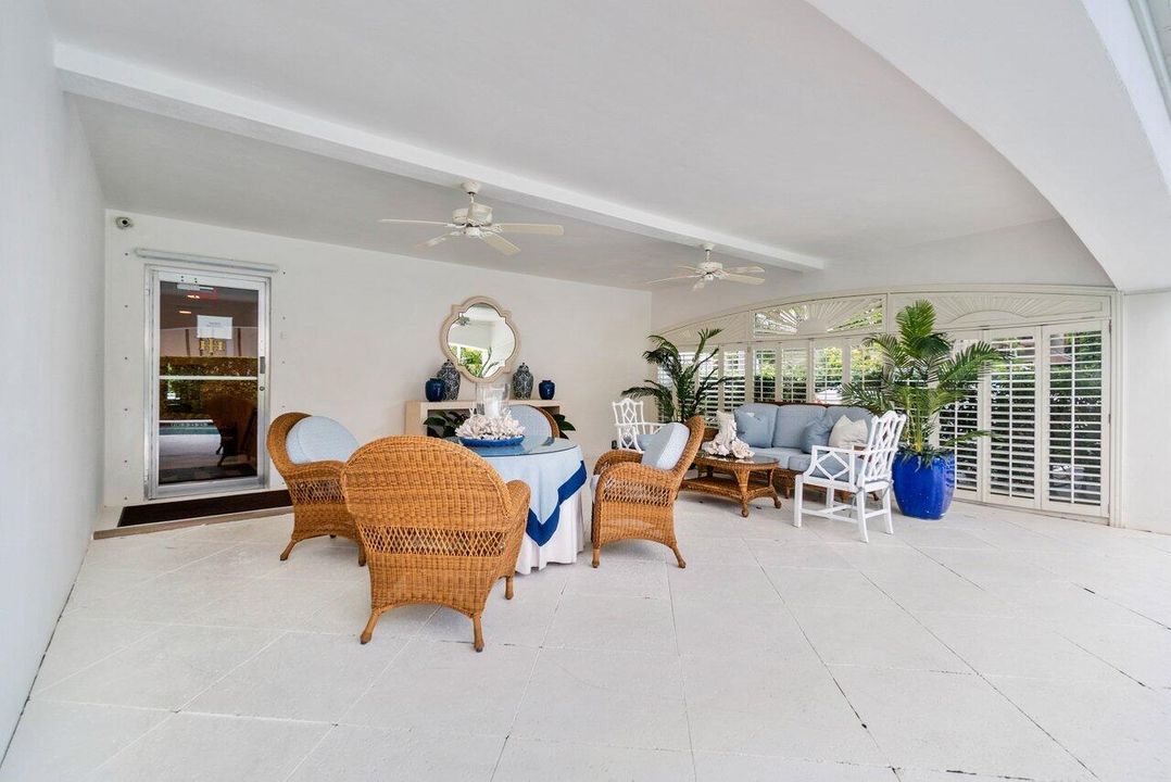 出租: $25,000 (2 贝兹, 2 浴室, 1183 平方英尺)