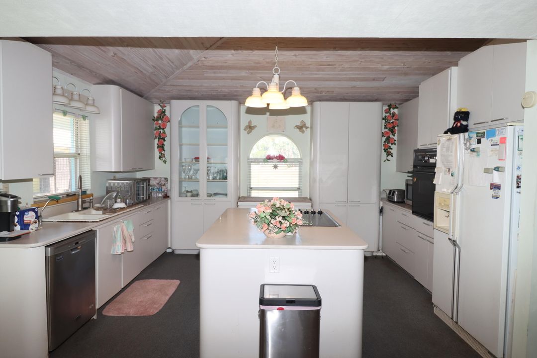 For Sale: $419,000 (2 beds, 2 baths, 2340 Square Feet)