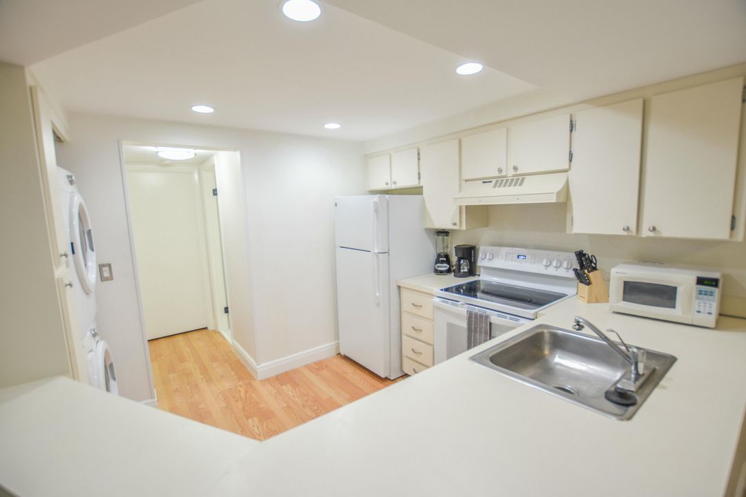 For Rent: $2,200 (1 beds, 1 baths, 860 Square Feet)