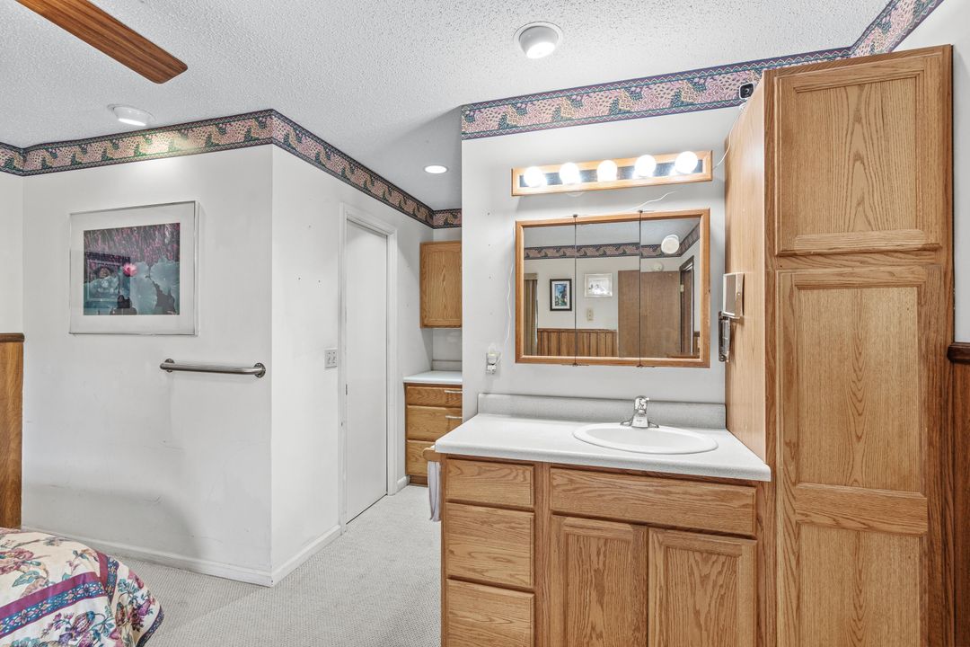 待售: $899,000 (0 贝兹, 0 浴室, 3954 平方英尺)