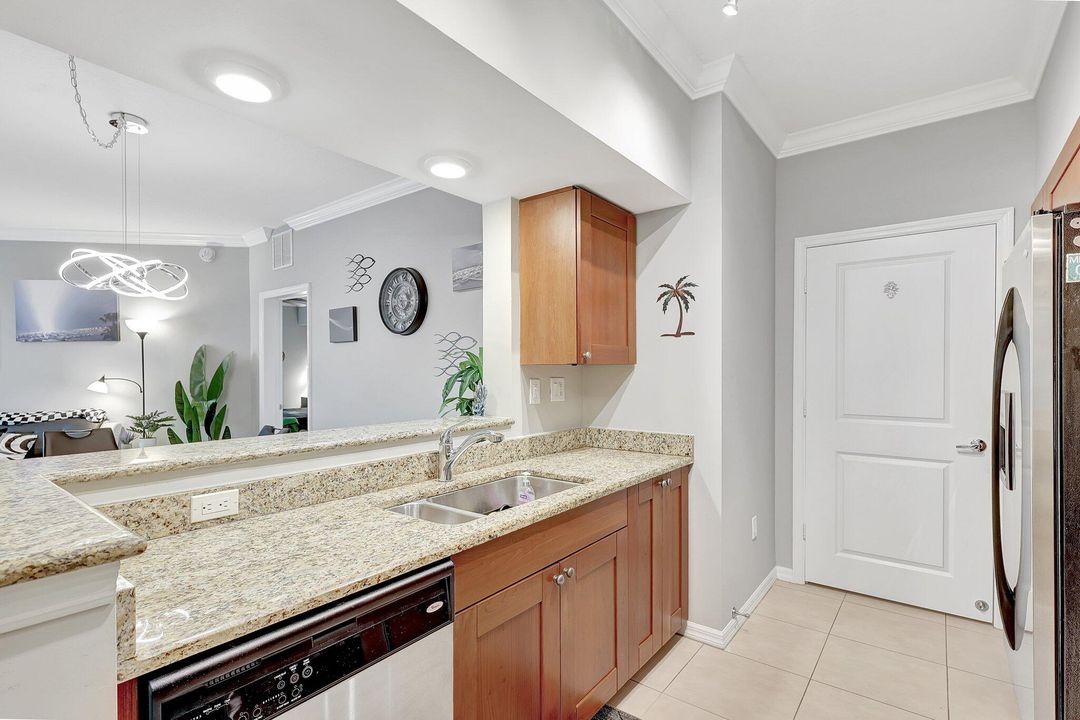 For Rent: $4,750 (2 beds, 2 baths, 1228 Square Feet)