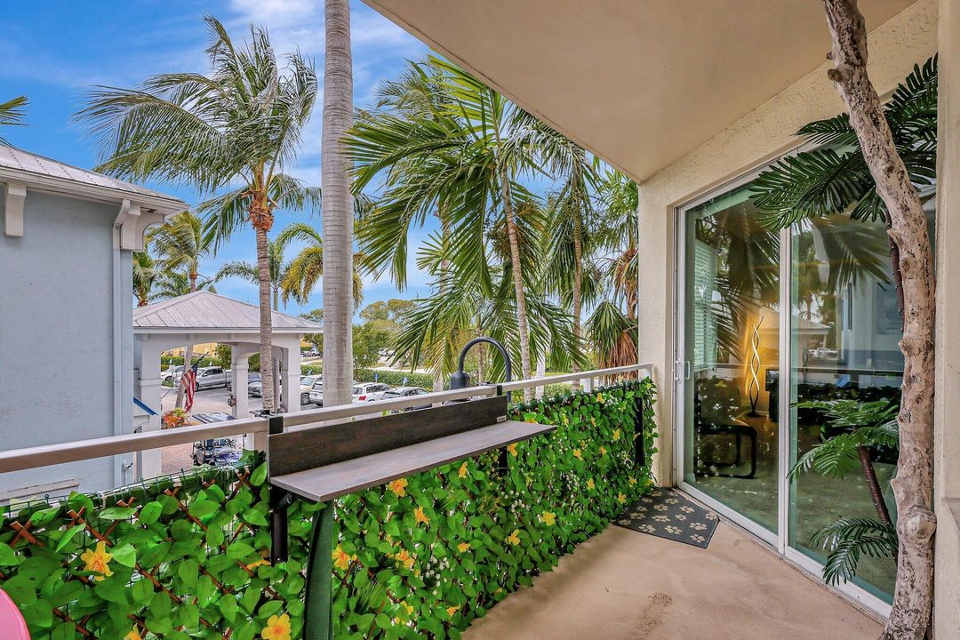 For Rent: $4,750 (2 beds, 2 baths, 1228 Square Feet)