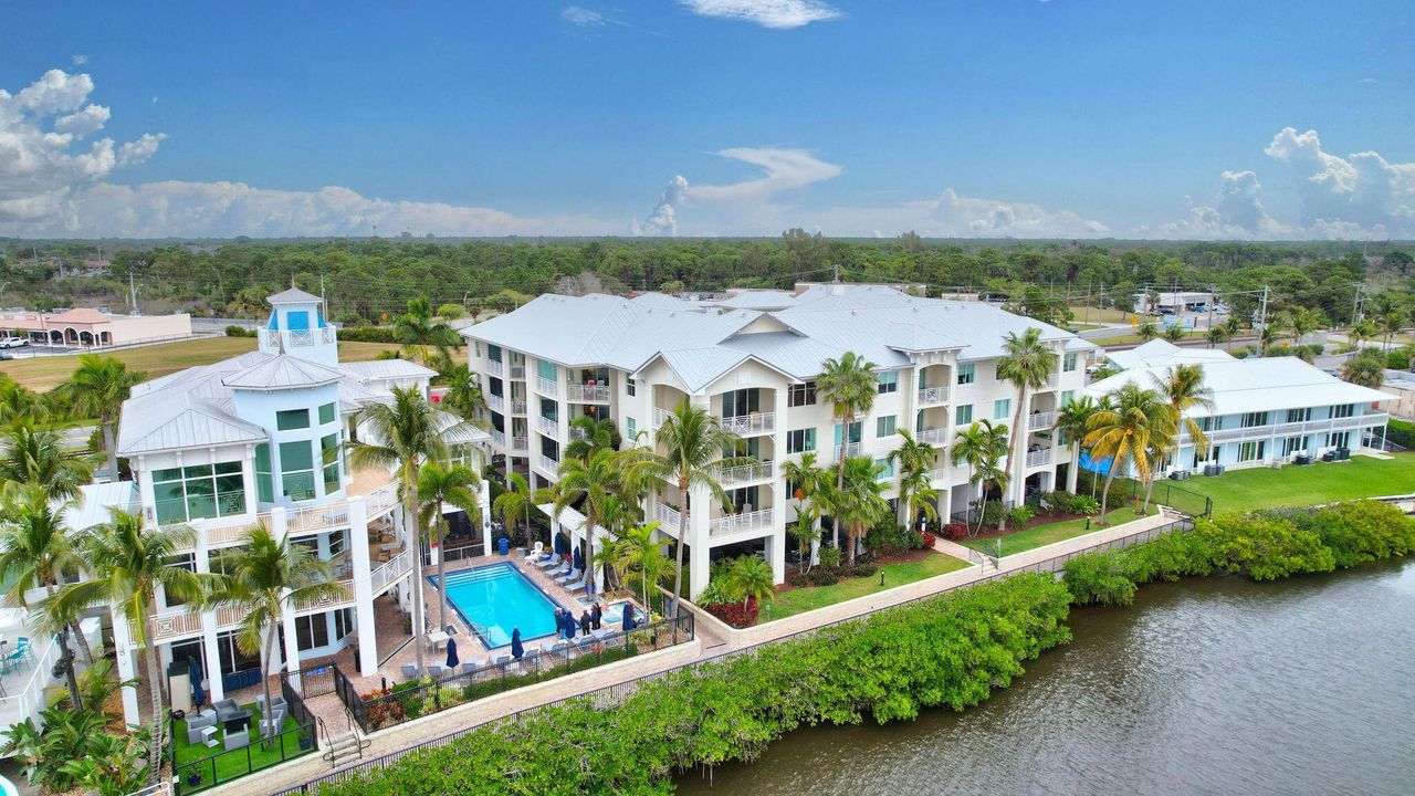 For Rent: $4,750 (2 beds, 2 baths, 1228 Square Feet)