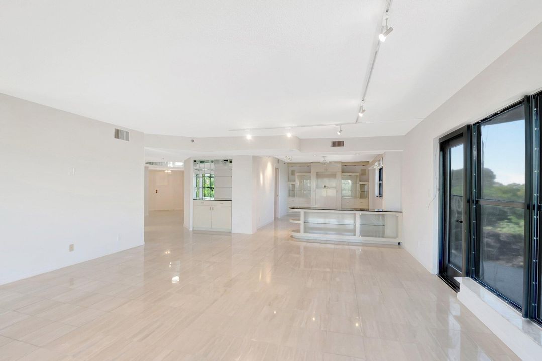 For Sale: $1,399,000 (3 beds, 3 baths, 2650 Square Feet)