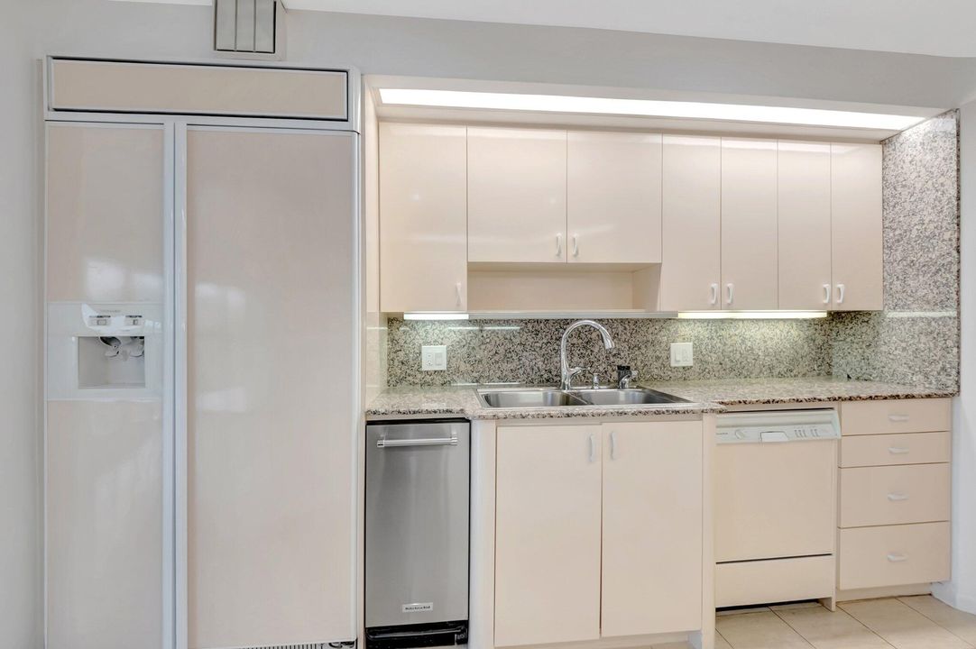 For Sale: $1,399,000 (3 beds, 3 baths, 2650 Square Feet)