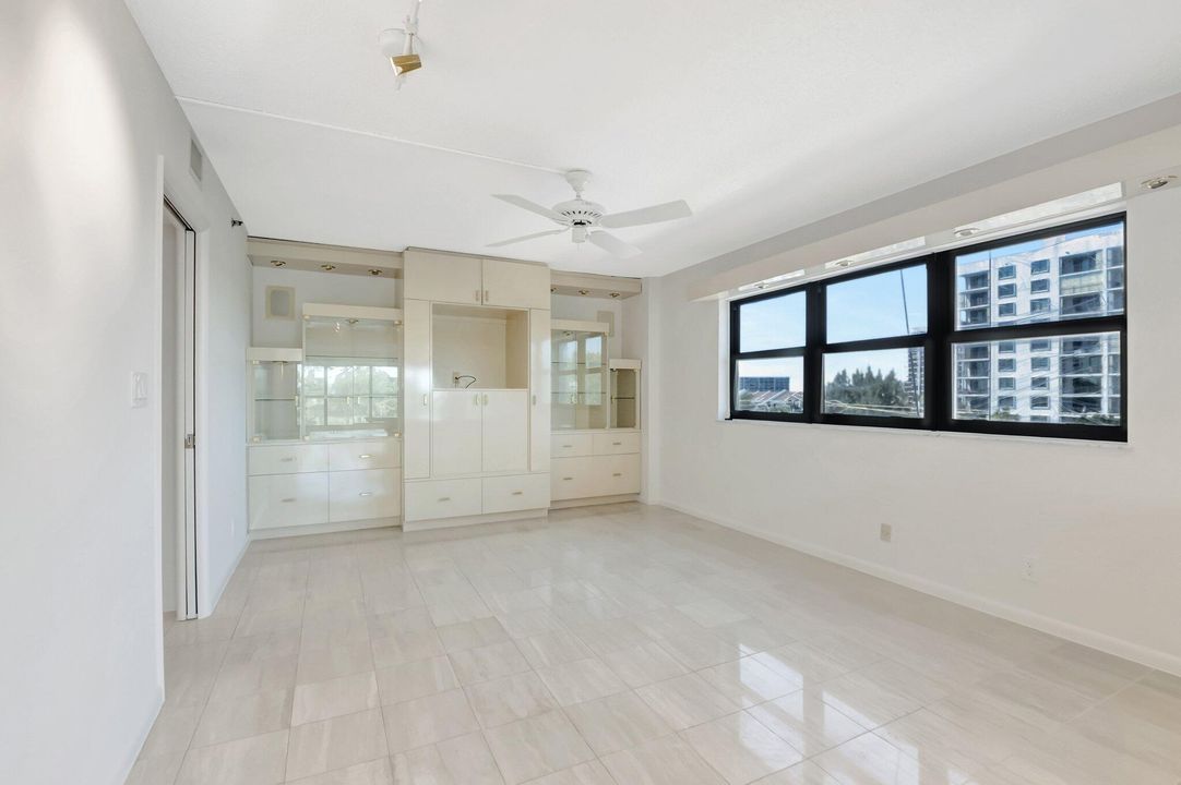 For Sale: $1,399,000 (3 beds, 3 baths, 2650 Square Feet)