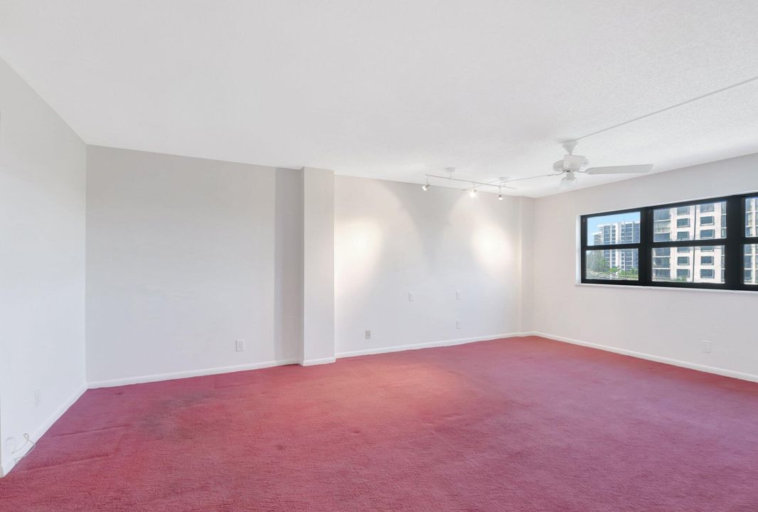 For Sale: $1,399,000 (3 beds, 3 baths, 2650 Square Feet)