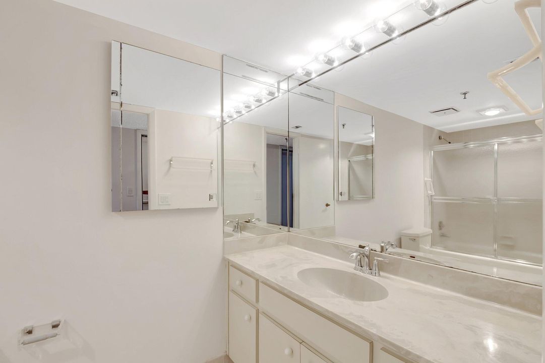 For Sale: $1,399,000 (3 beds, 3 baths, 2650 Square Feet)