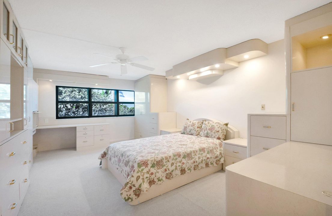 For Sale: $1,399,000 (3 beds, 3 baths, 2650 Square Feet)