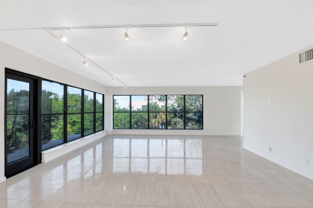 For Sale: $1,399,000 (3 beds, 3 baths, 2650 Square Feet)