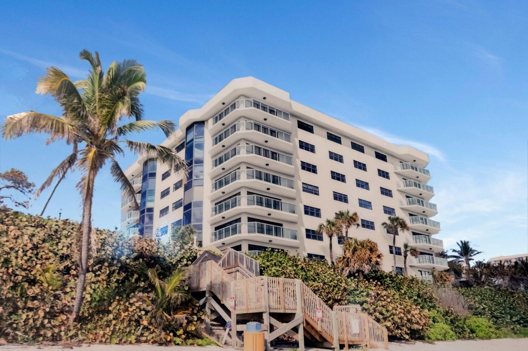 For Sale: $1,399,000 (3 beds, 3 baths, 2650 Square Feet)