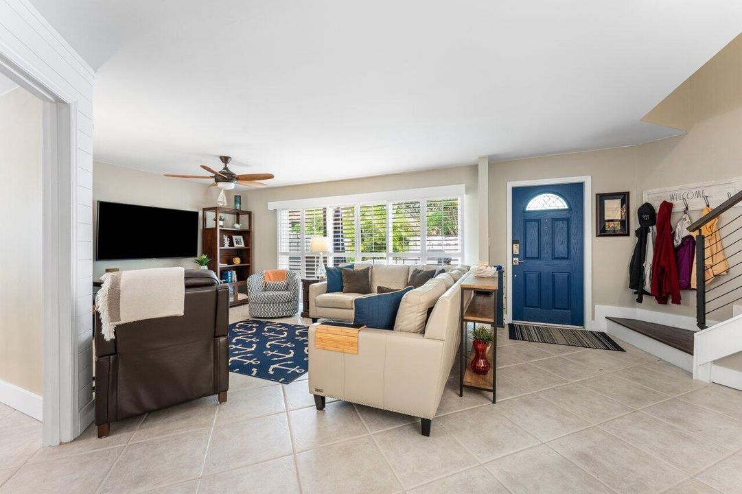 合同活跃: $555,900 (3 贝兹, 2 浴室, 1620 平方英尺)