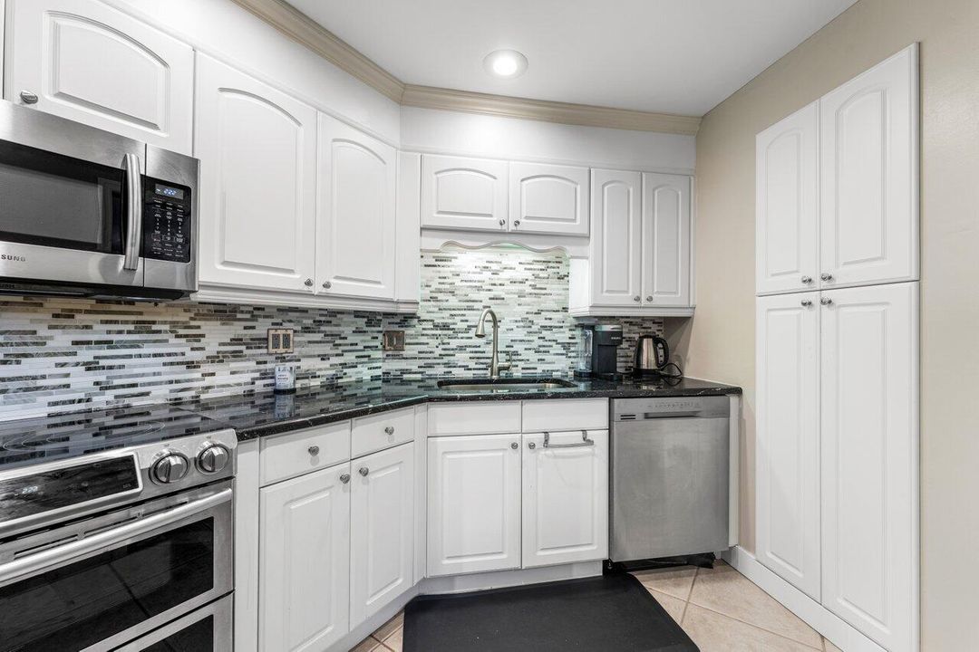 合同活跃: $555,900 (3 贝兹, 2 浴室, 1620 平方英尺)