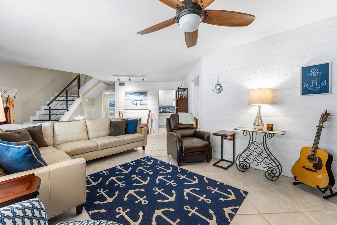 合同活跃: $555,900 (3 贝兹, 2 浴室, 1620 平方英尺)