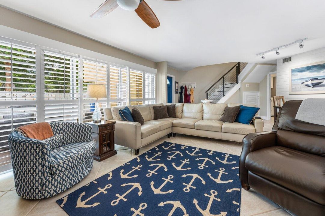 合同活跃: $555,900 (3 贝兹, 2 浴室, 1620 平方英尺)