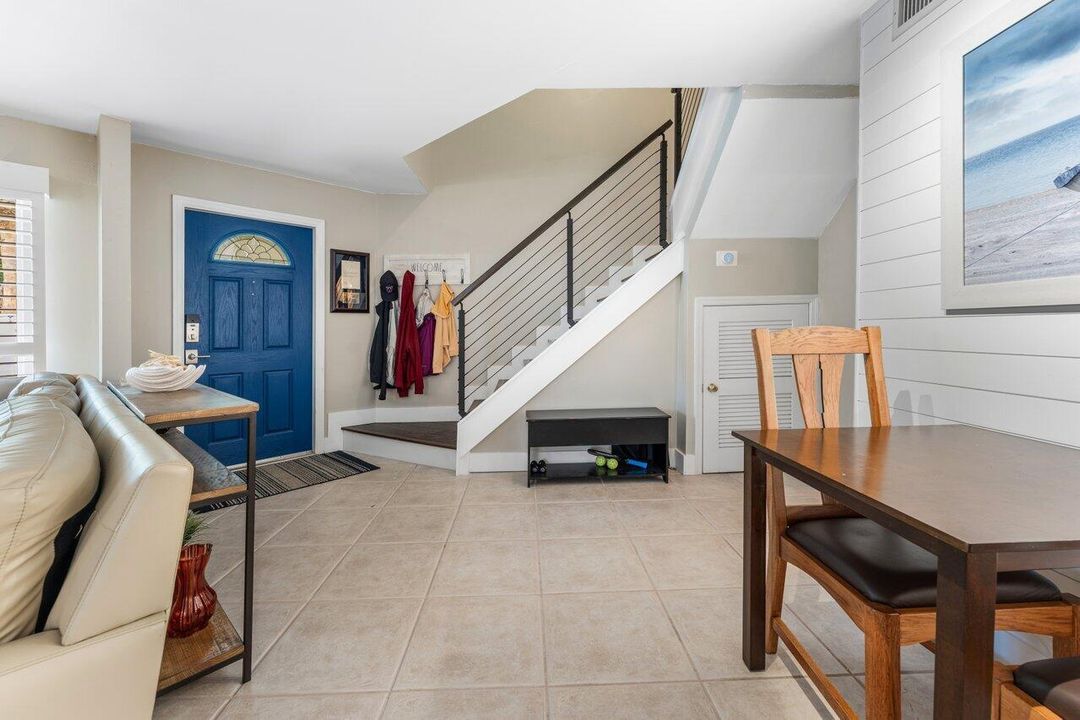 合同活跃: $555,900 (3 贝兹, 2 浴室, 1620 平方英尺)