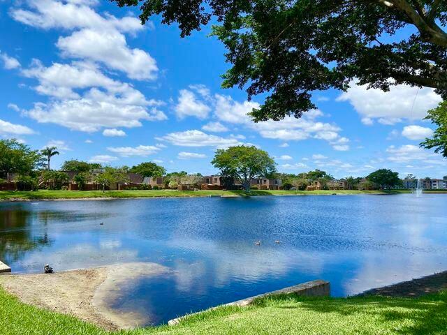 Active With Contract: $70,000 (1 beds, 1 baths, 900 Square Feet)