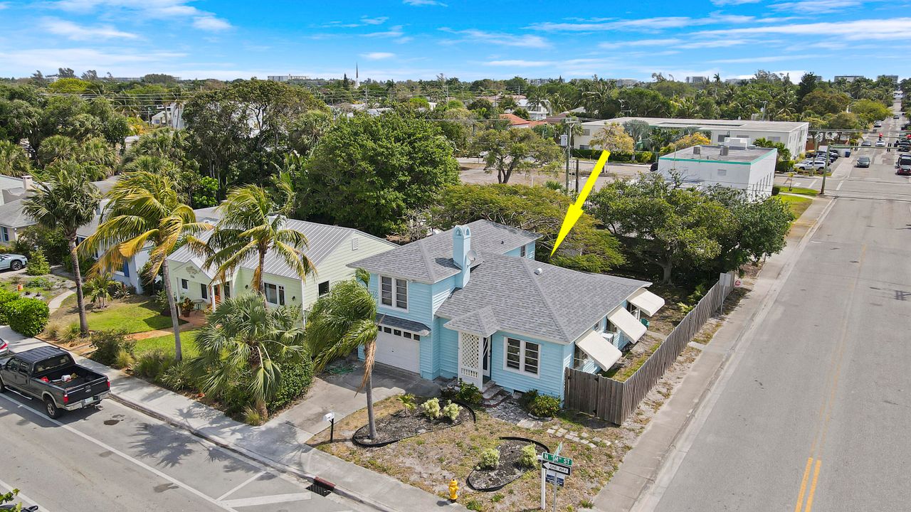 Recently Sold: $475,000 (3 beds, 2 baths, 1216 Square Feet)