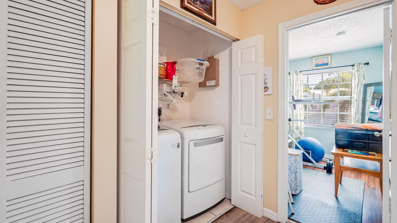 待售: $376,500 (2 贝兹, 2 浴室, 1233 平方英尺)