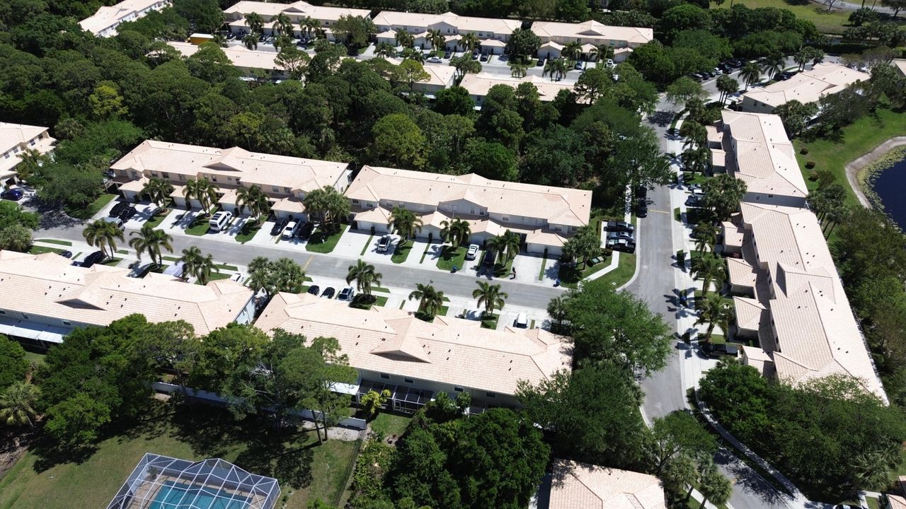 待售: $376,500 (2 贝兹, 2 浴室, 1233 平方英尺)