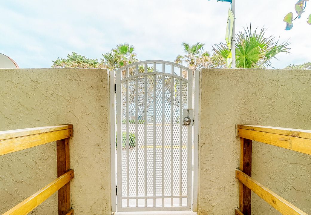 合同活跃: $555,900 (3 贝兹, 2 浴室, 1620 平方英尺)