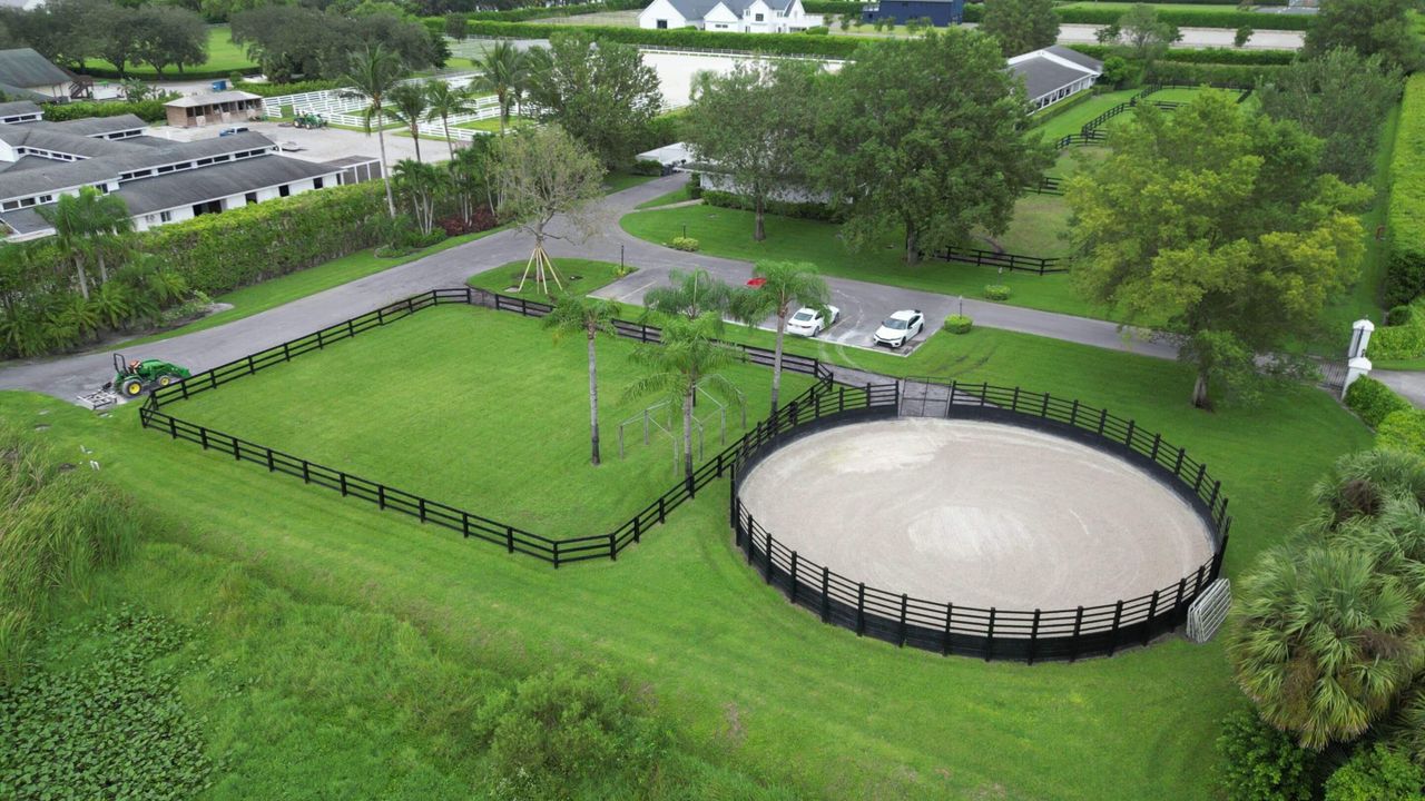 出租: $1,550 (2 贝兹, 1 浴室, 2500 平方英尺)