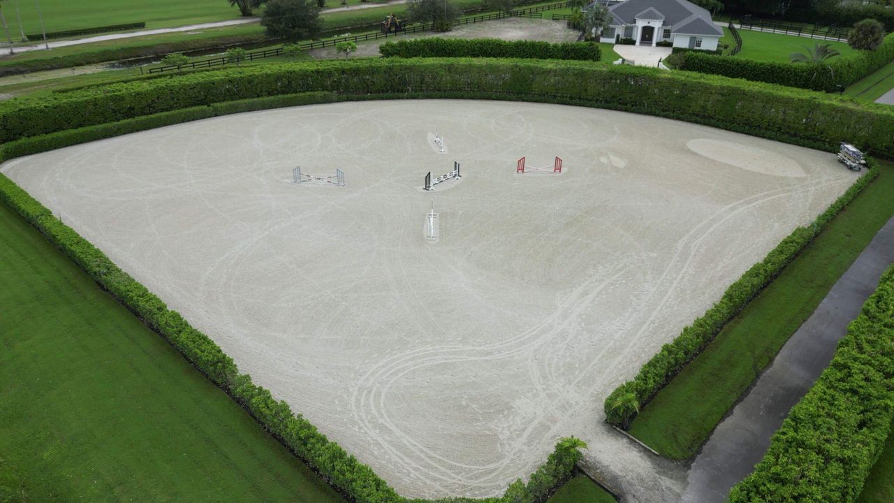 出租: $1,550 (2 贝兹, 1 浴室, 2500 平方英尺)