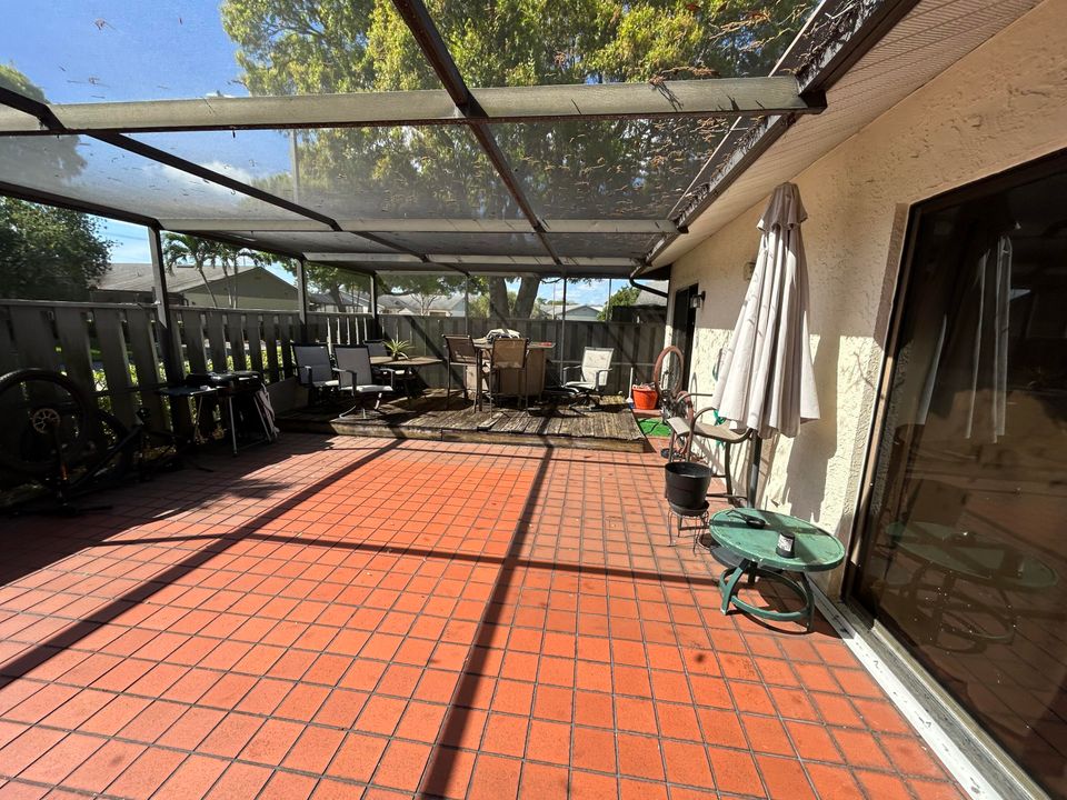 Vendido Recientemente: $129,995 (2 camas, 2 baños, 1280 Pies cuadrados)