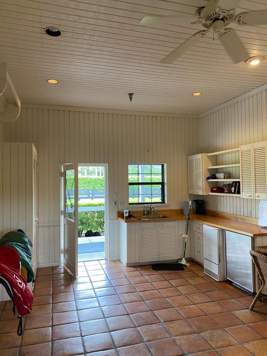 出租: $1,550 (2 贝兹, 1 浴室, 2500 平方英尺)