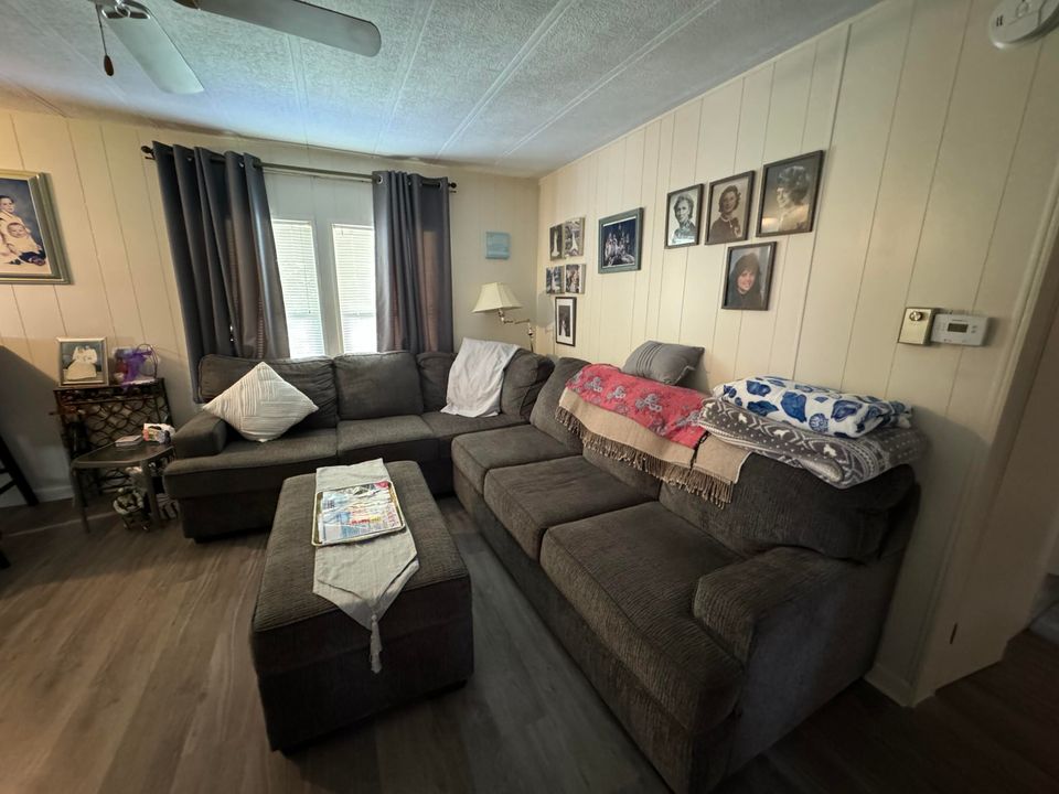 For Sale: $25,000 (2 beds, 2 baths, 1000 Square Feet)